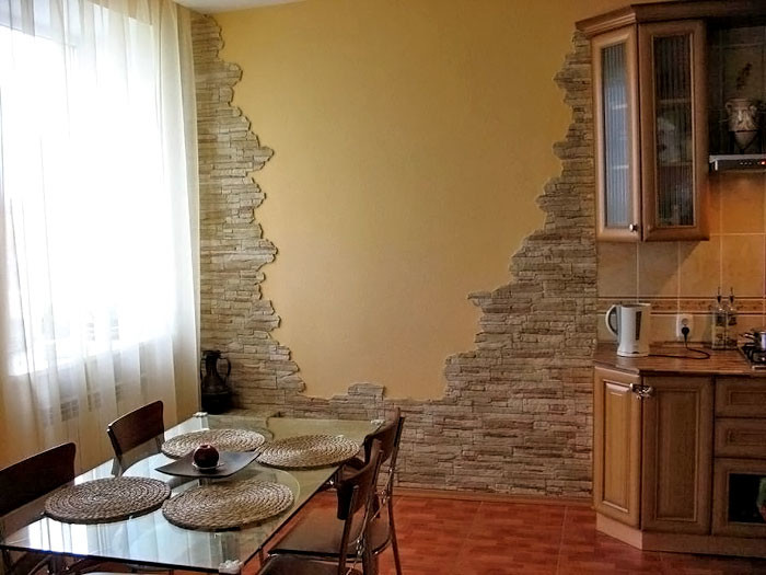 Декор искусственным камнем стен