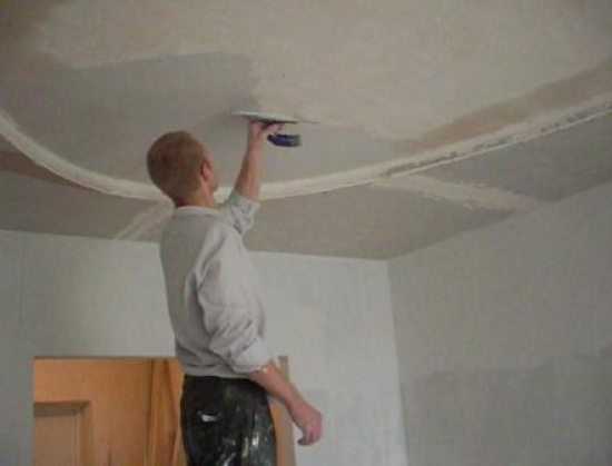Можно ли шпаклевать потолок по краске