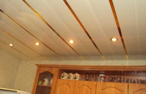 Потолок на кухне из пластиковых панелей своими руками видео